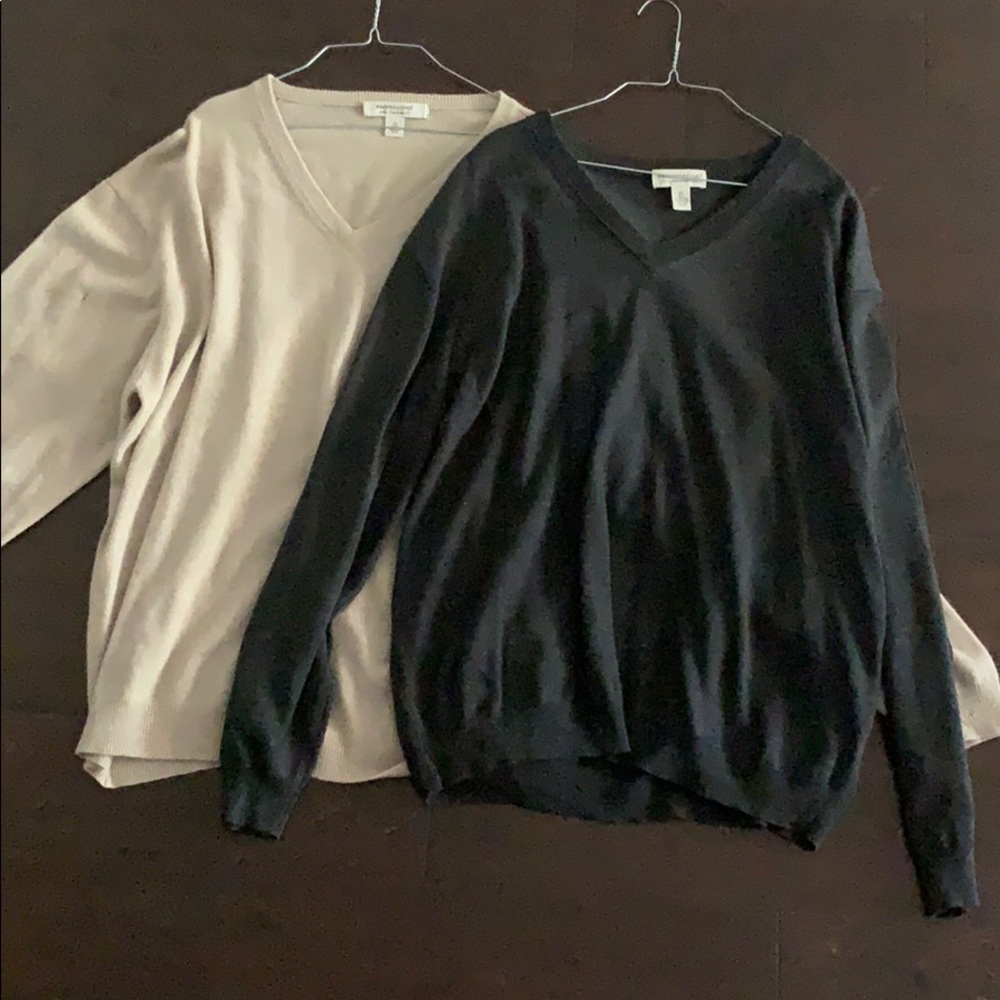 Two Pronto-Uomo V-Neck Sweaters